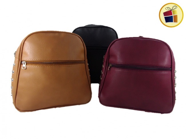 MOCHILA CHICA CUERINA CON TACHAS AL COSTADO (304604/LH203)